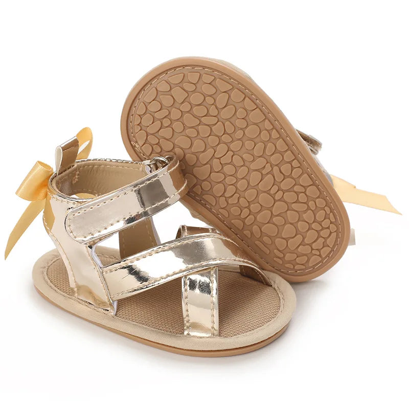 Sandália Dourada Bebê com Laço – Brilho, Elegância e Conforto