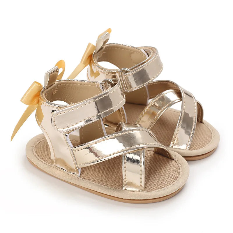 Sandália Dourada Bebê com Laço – Brilho, Elegância e Conforto