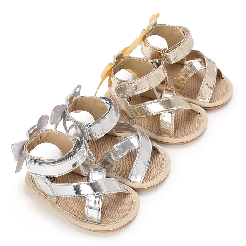 Sandália Dourada Bebê com Laço – Brilho, Elegância e Conforto